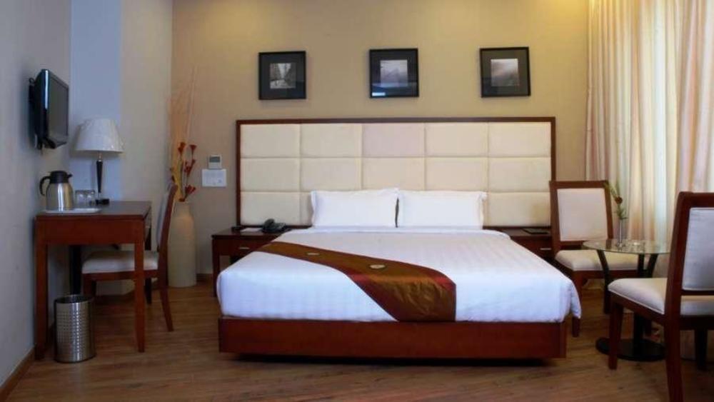 Lotus Park Hotel Bangalore Bagian luar foto
