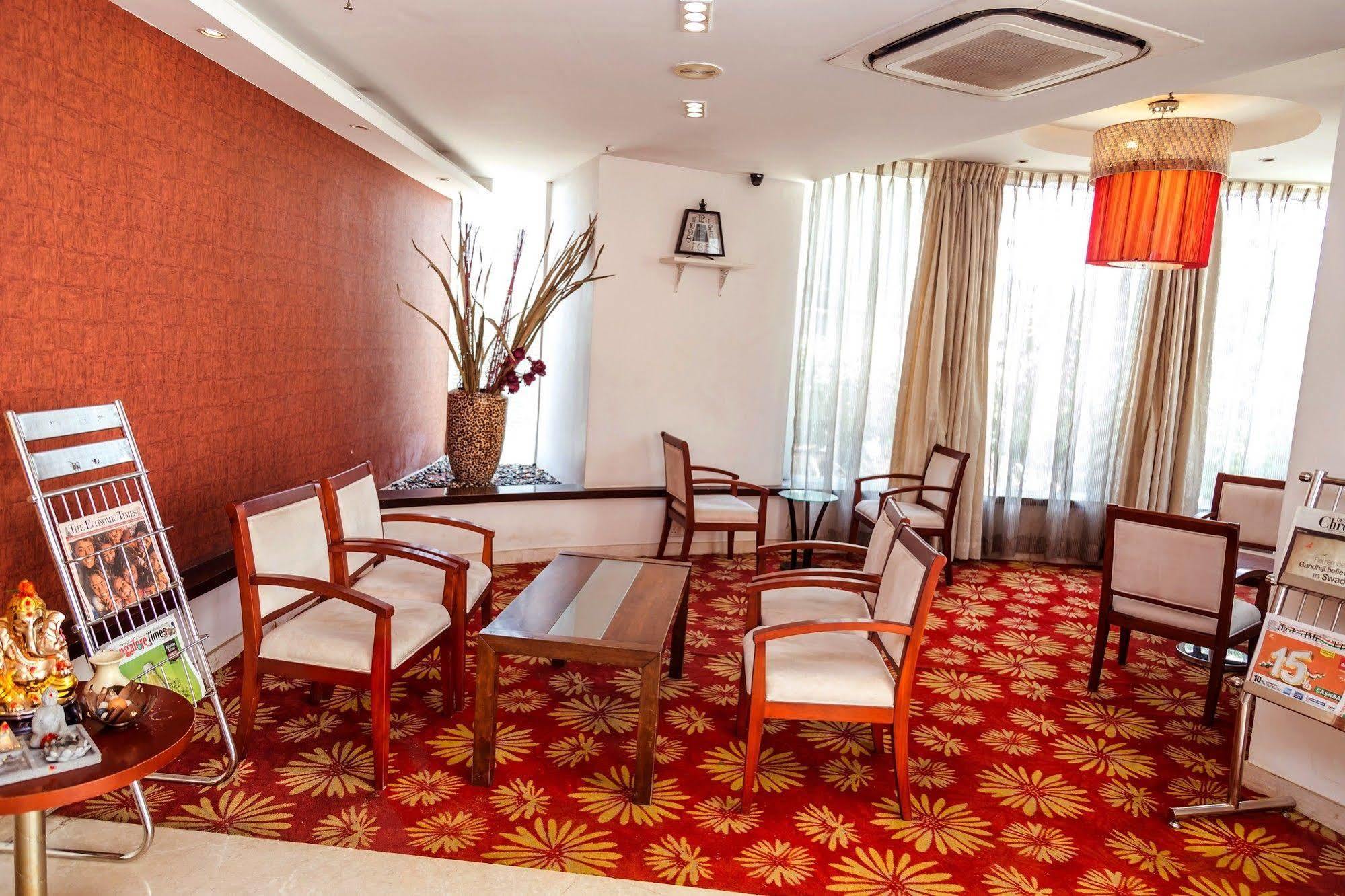 Lotus Park Hotel Bangalore Bagian luar foto
