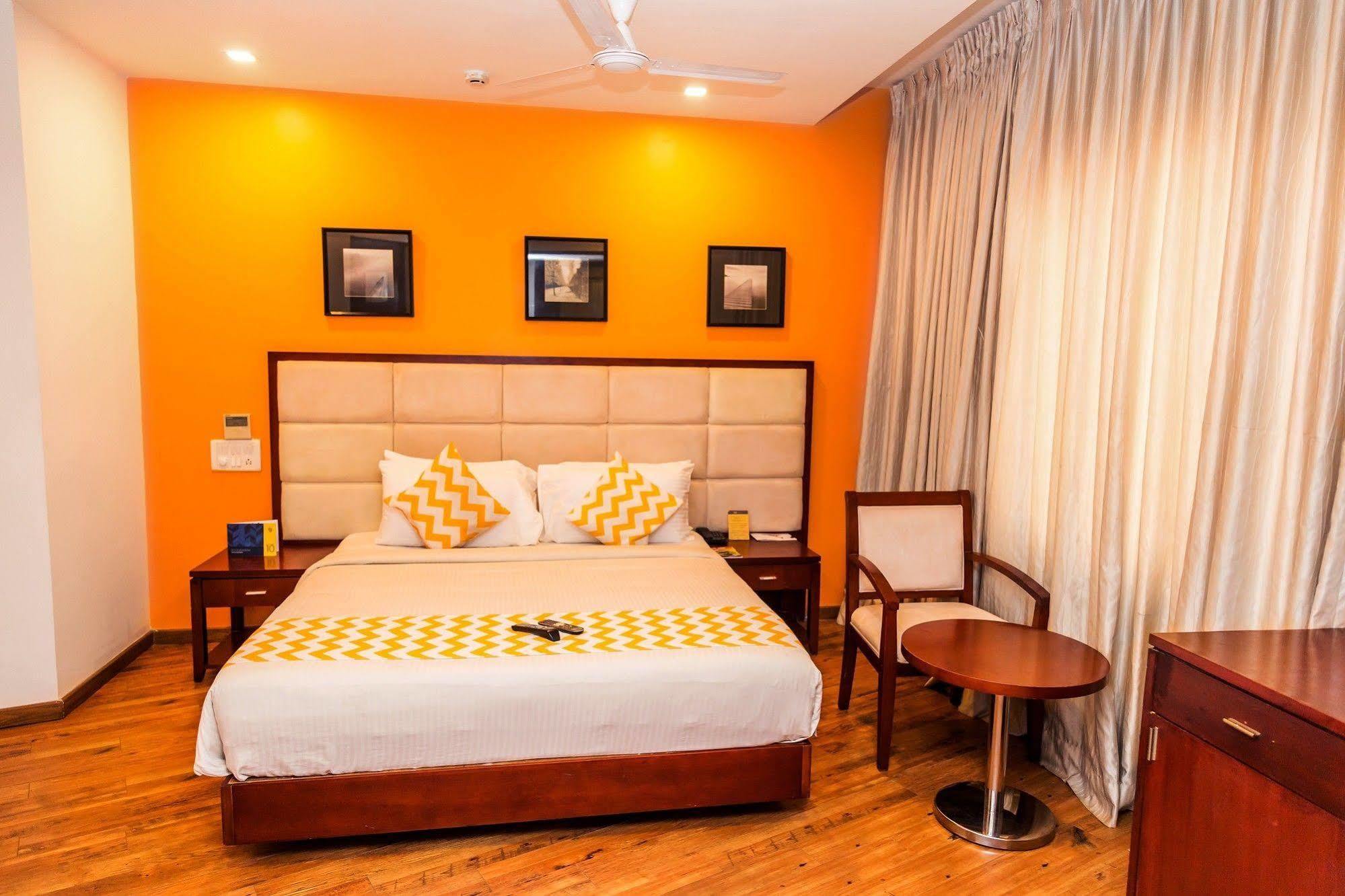 Lotus Park Hotel Bangalore Bagian luar foto