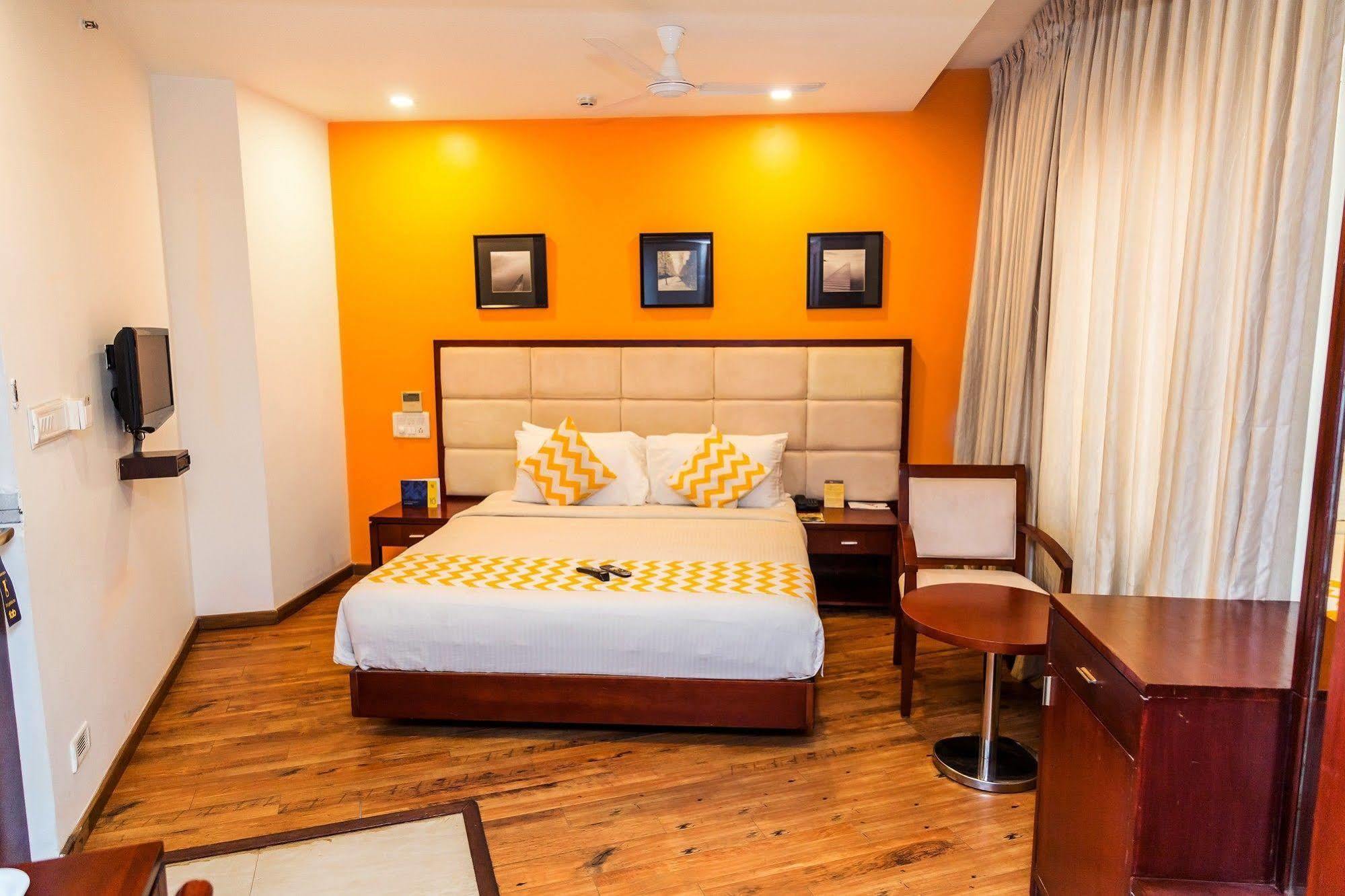 Lotus Park Hotel Bangalore Bagian luar foto