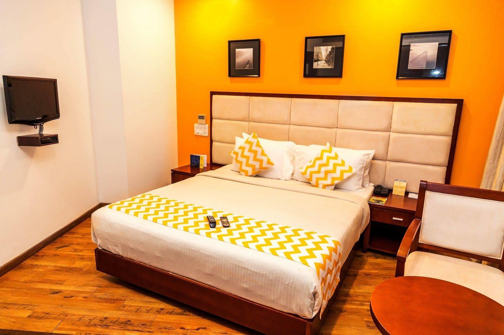 Lotus Park Hotel Bangalore Bagian luar foto