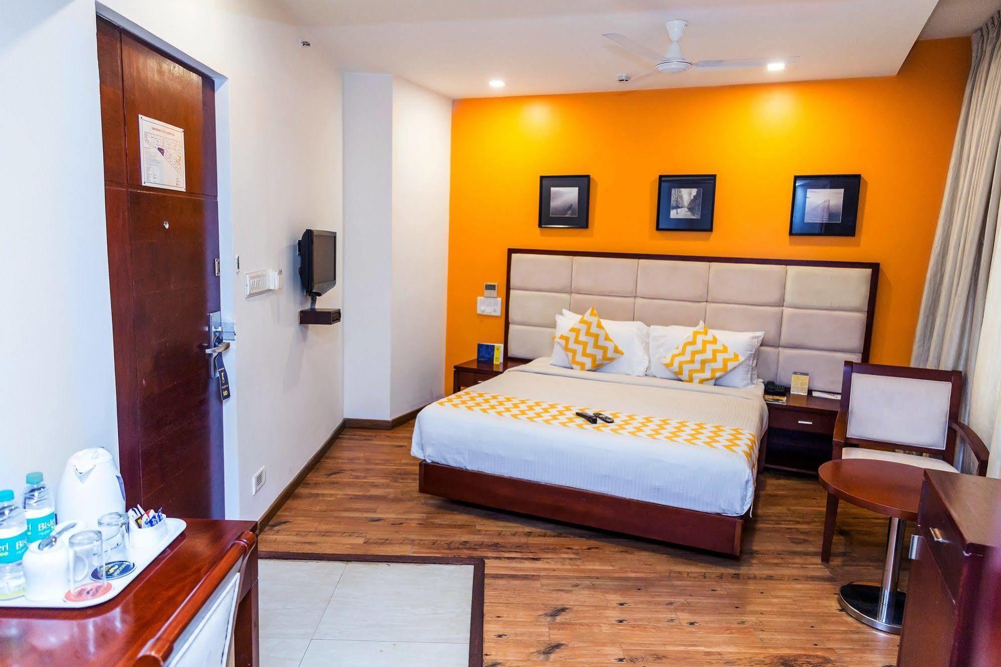 Lotus Park Hotel Bangalore Bagian luar foto