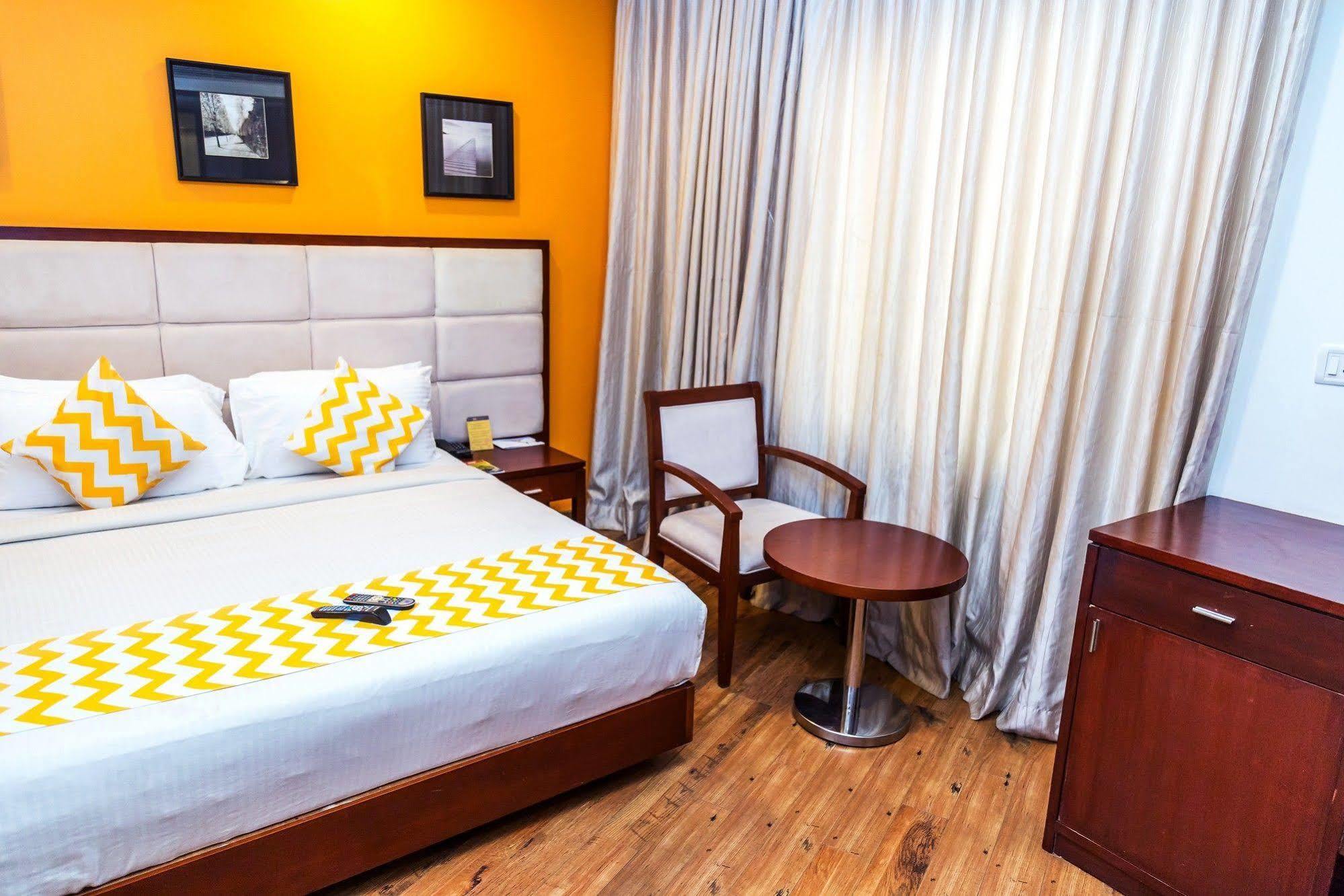 Lotus Park Hotel Bangalore Bagian luar foto